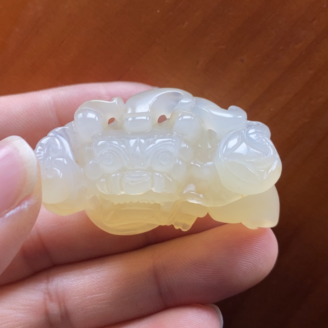 石英质玉（黄龙玉）未镶嵌颈饰
