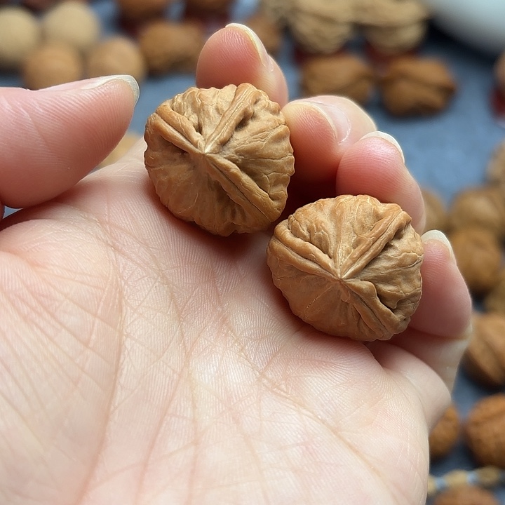 文玩核桃把件三棱手捻1779