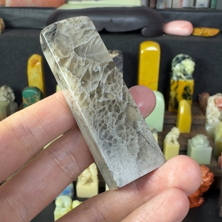 青田石印石萌*团昌化蜂巢冻