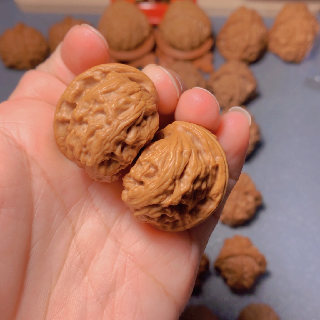 文玩核桃吊坠野狼半壁