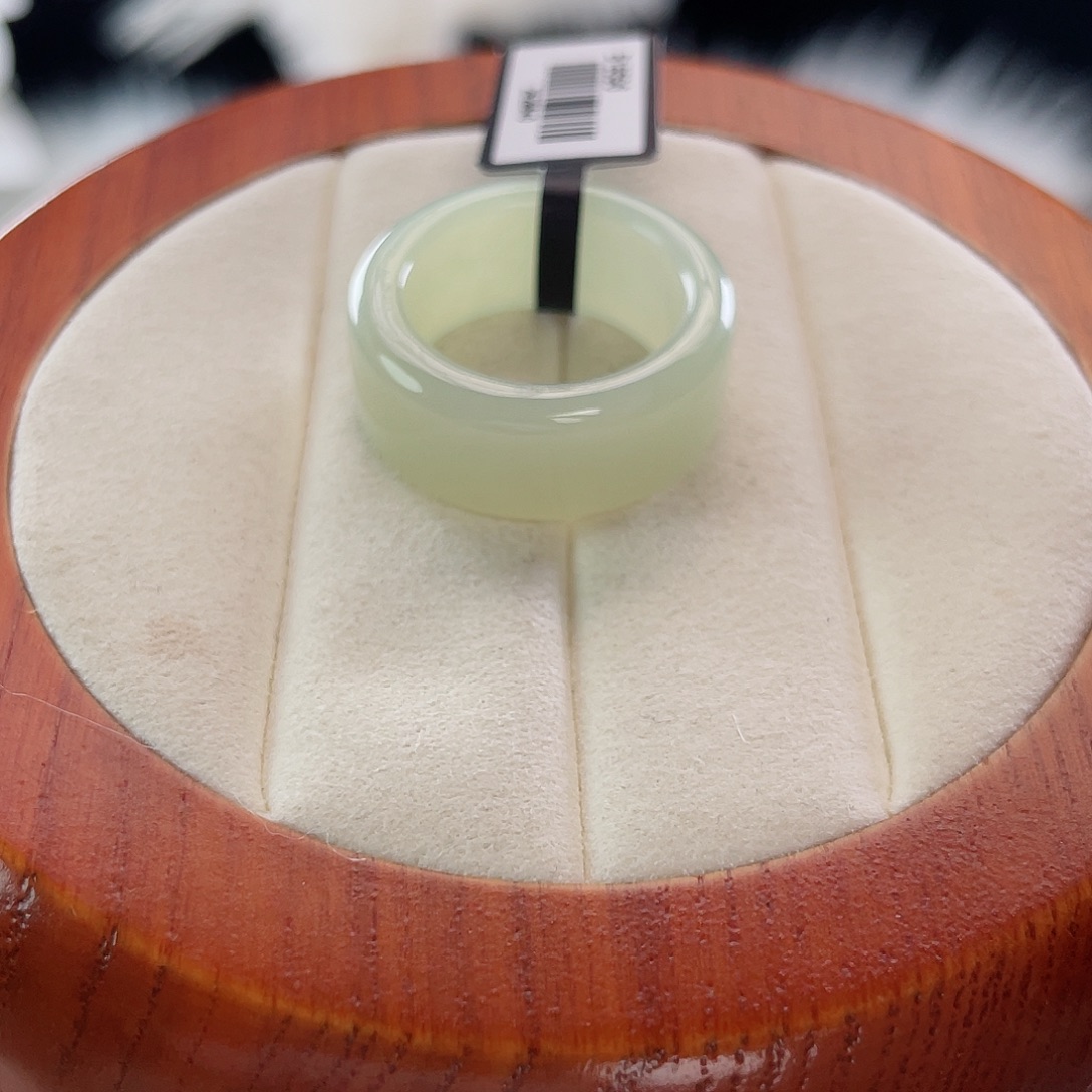 和田玉未镶嵌戒指l32。晴水圆切。18.1。不退换