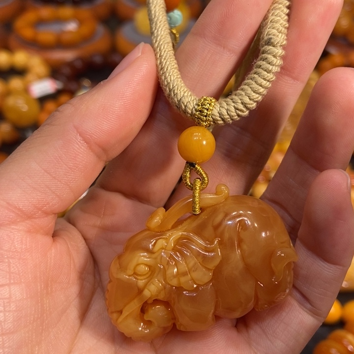 琥珀颈饰未镶嵌蜜蜡