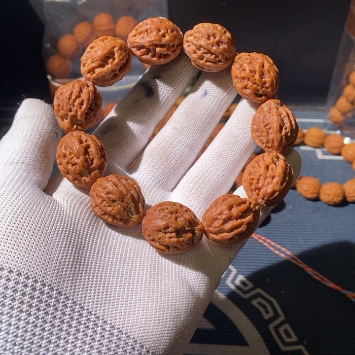 文玩核桃手串……37