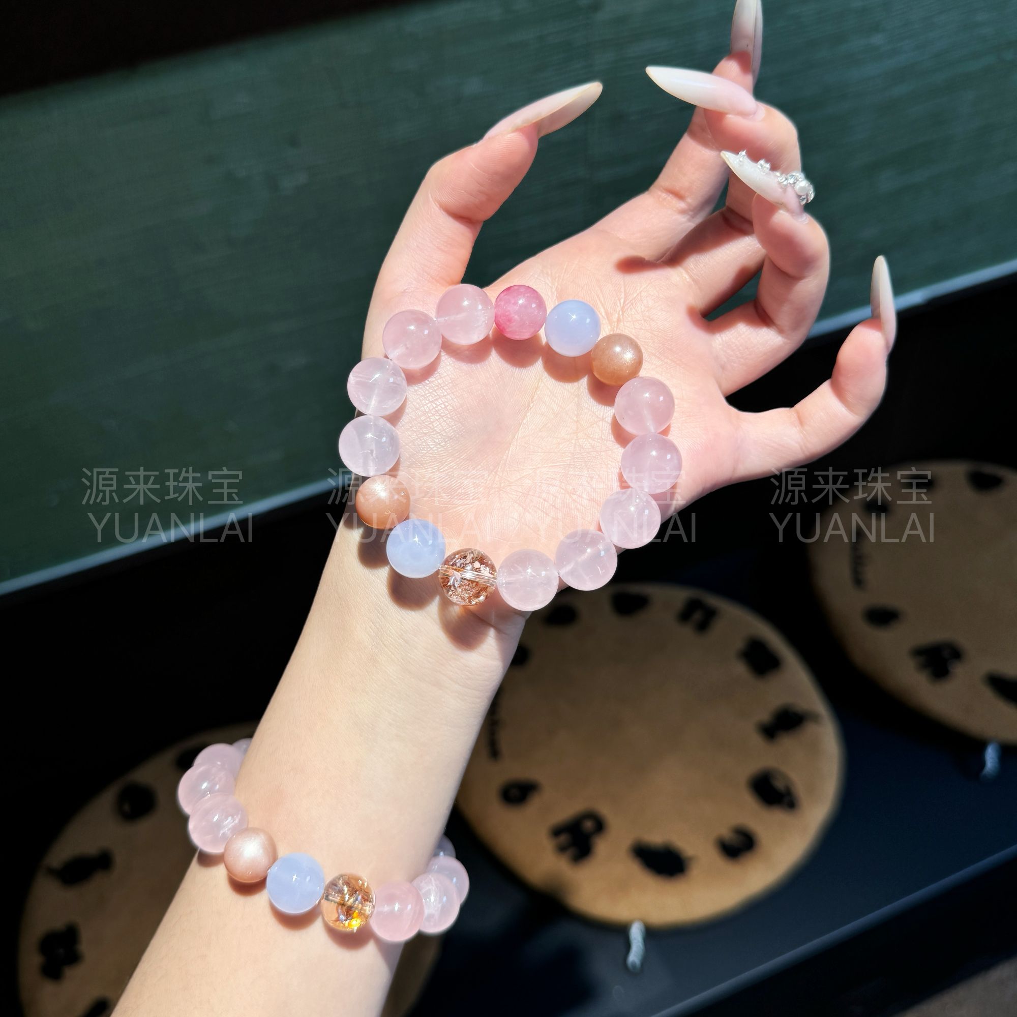 E*甜调渐柔*粉晶胶花太阳石蔷薇辉手串YL3216