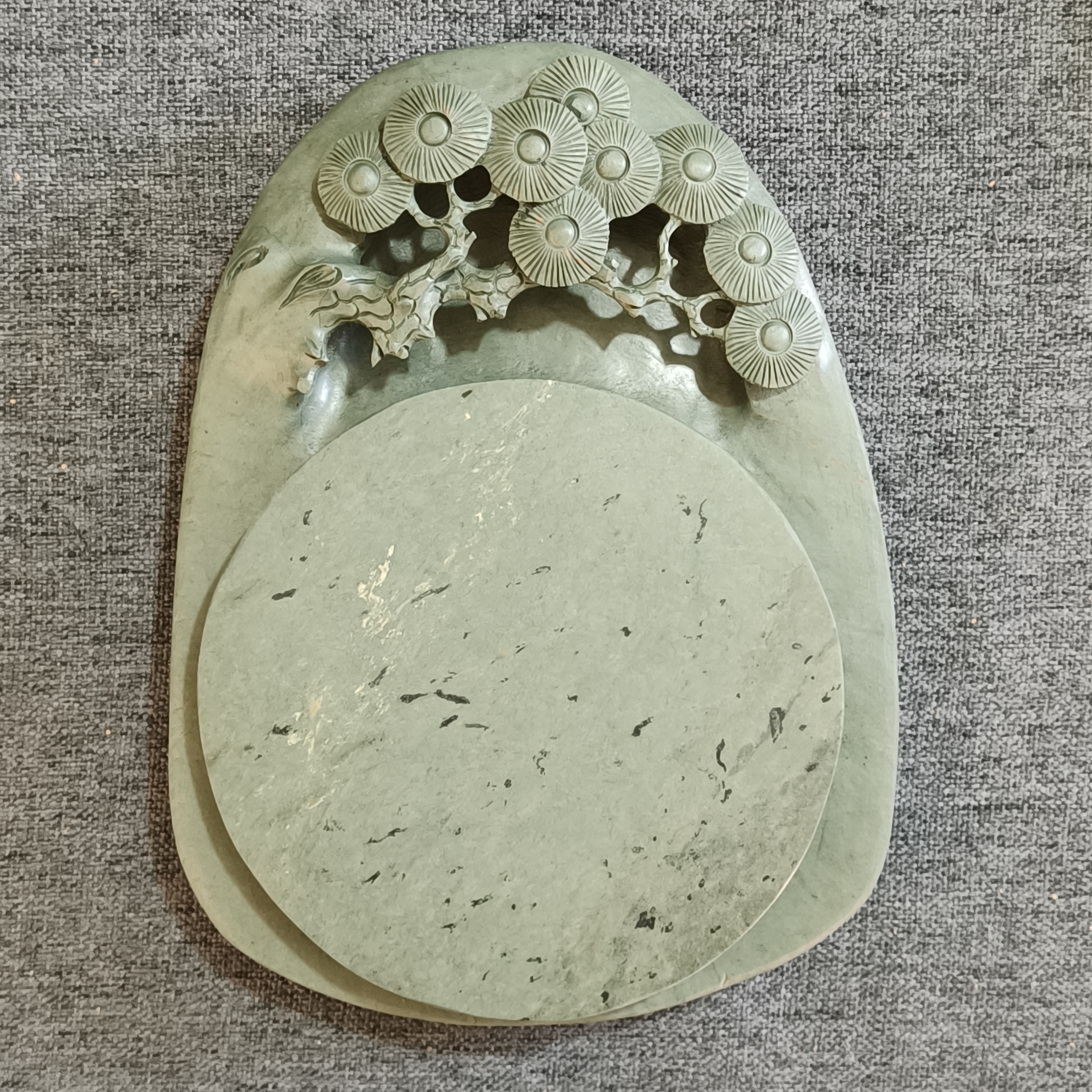 甘肃洮砚，水泉带盖梅花砚，尺寸18.2*13.3*2.3厘米