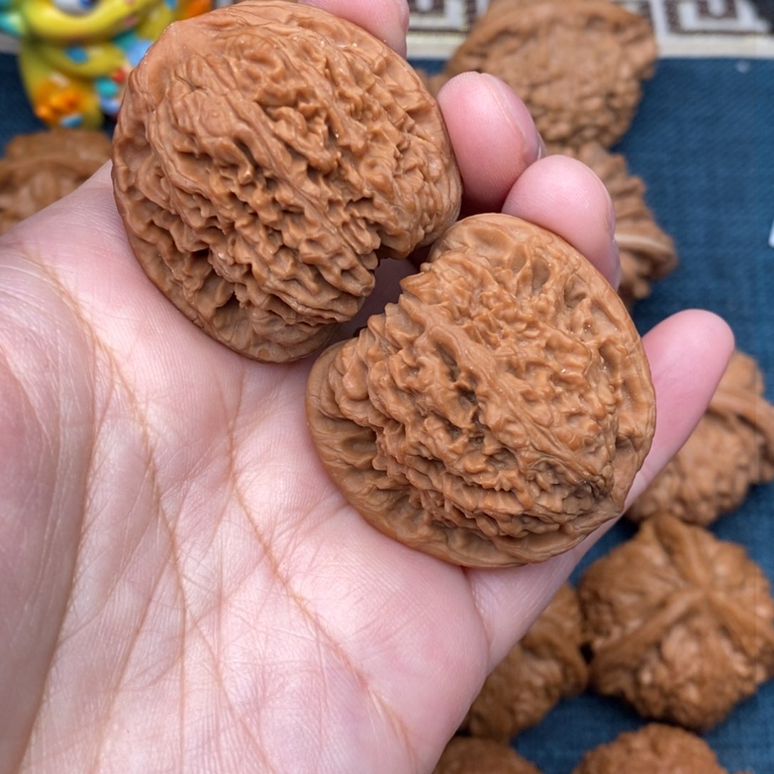 文玩核桃把件39.5涿鹿红皮南疆全品