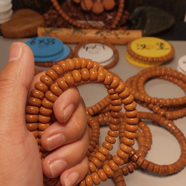 桃核吊坠温****聊桃核手串