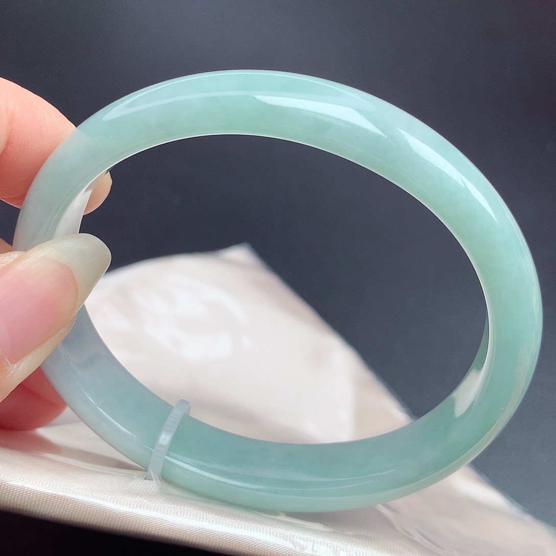 未镶嵌手镯（贵妃镯）翡翠60圈口