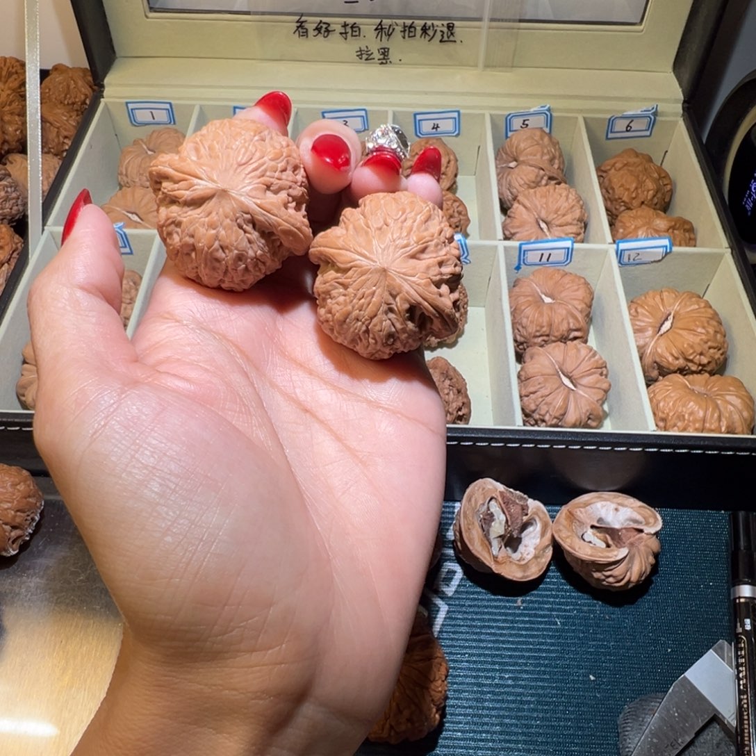 爱***子文玩核桃吊坠铁38