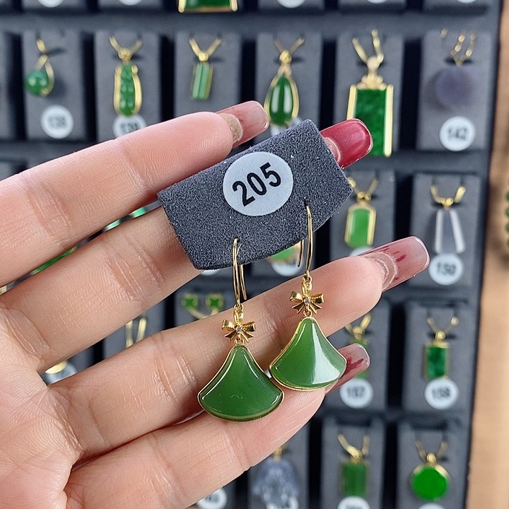 和田玉耳饰18K金镶嵌梅****来