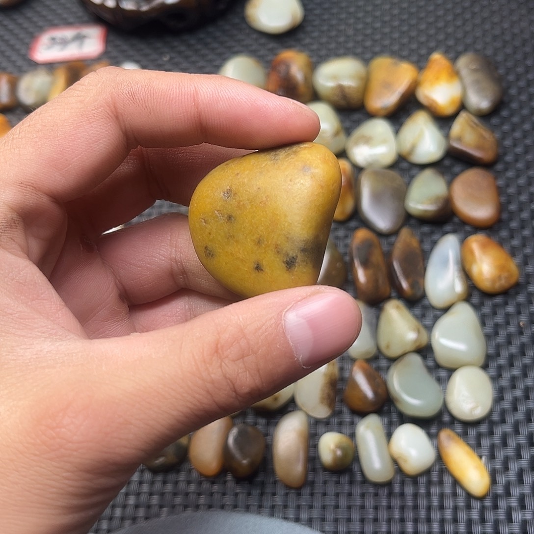 和***石和田玉（糖玉）未镶嵌珠宝奇石