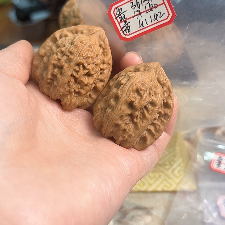 文玩核桃把件赤龙鸡心