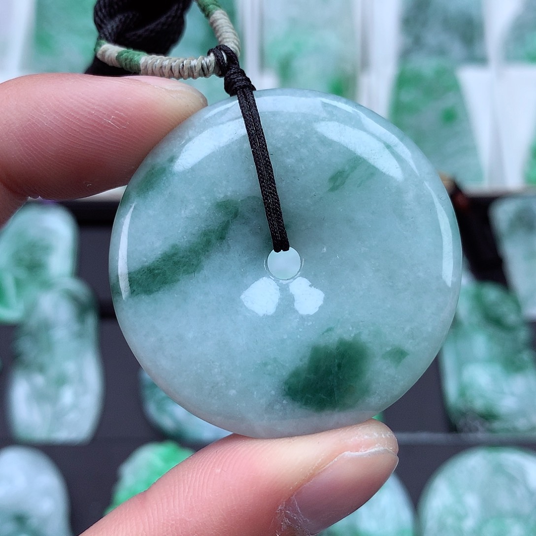 翡翠颈饰未镶嵌翡翠吊坠