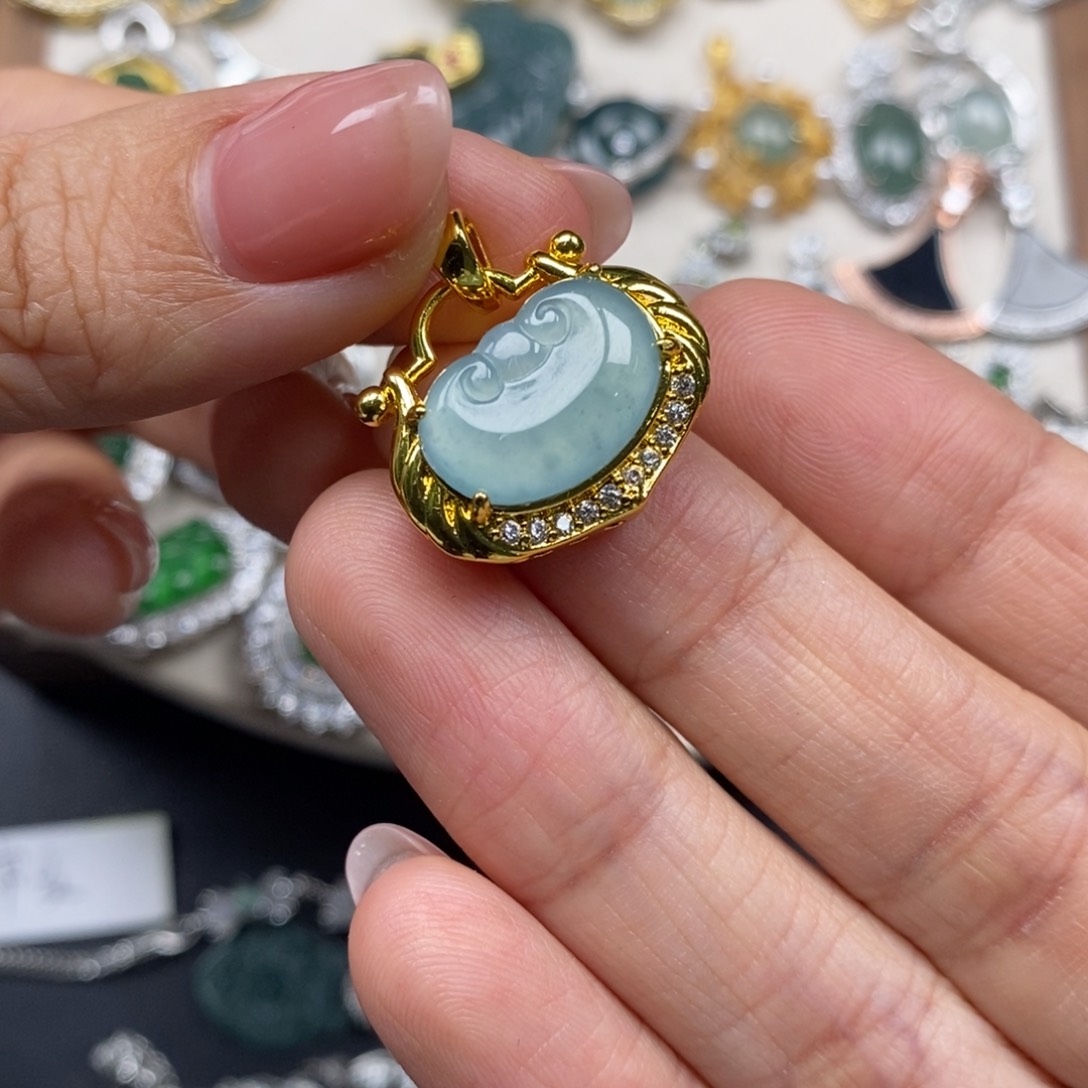 翡翠颈饰未镶嵌翡翠