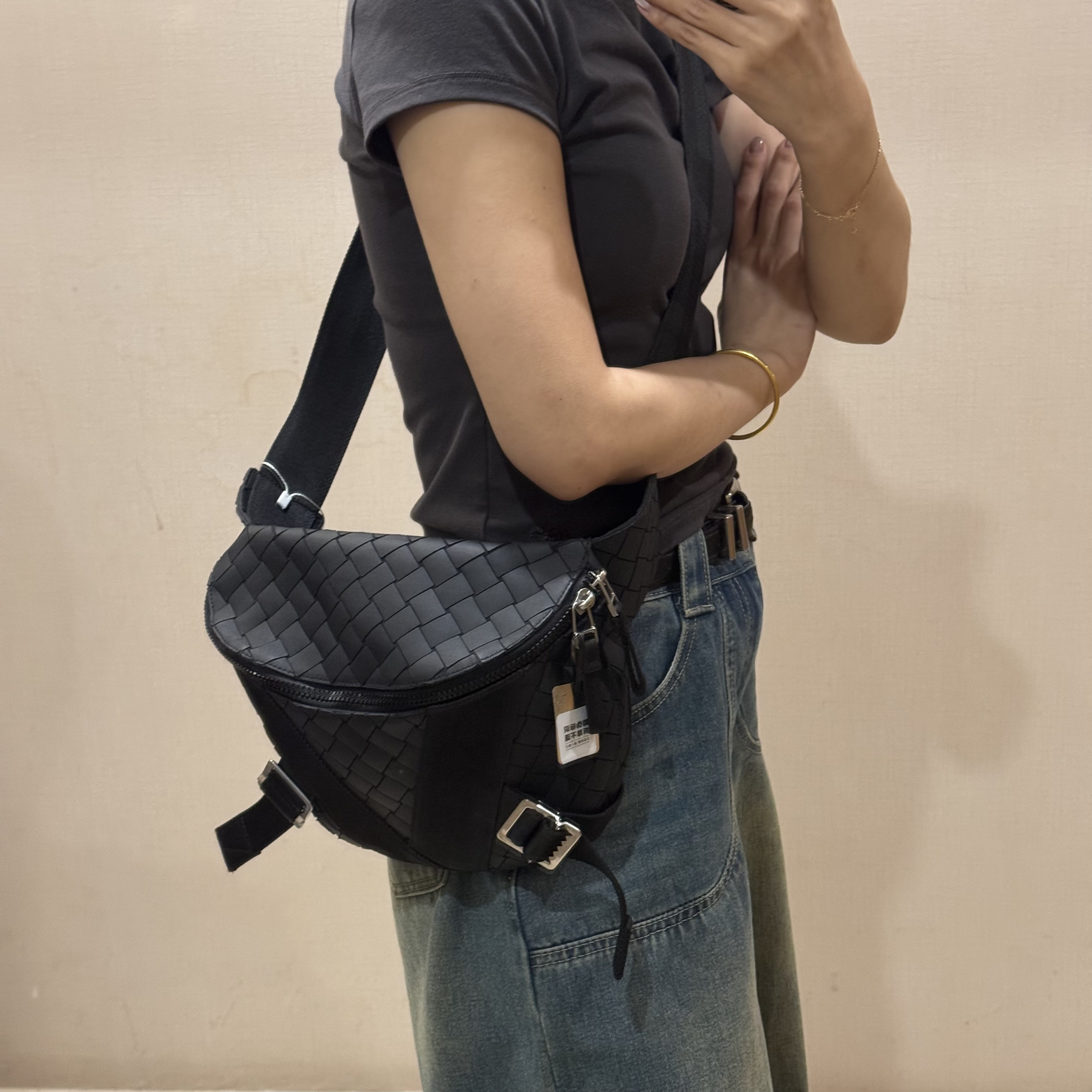 95新 BOTTEGA VENETA/葆蝶家 0燕麦色水桶单肩斜挎包
