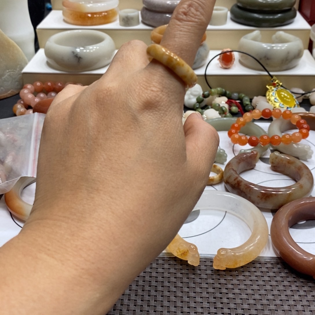 *****石英质玉未镶嵌手镯