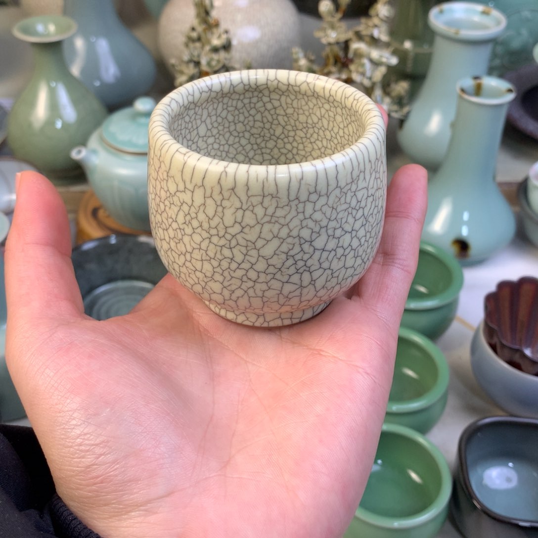 杯龙泉青瓷龙泉路上