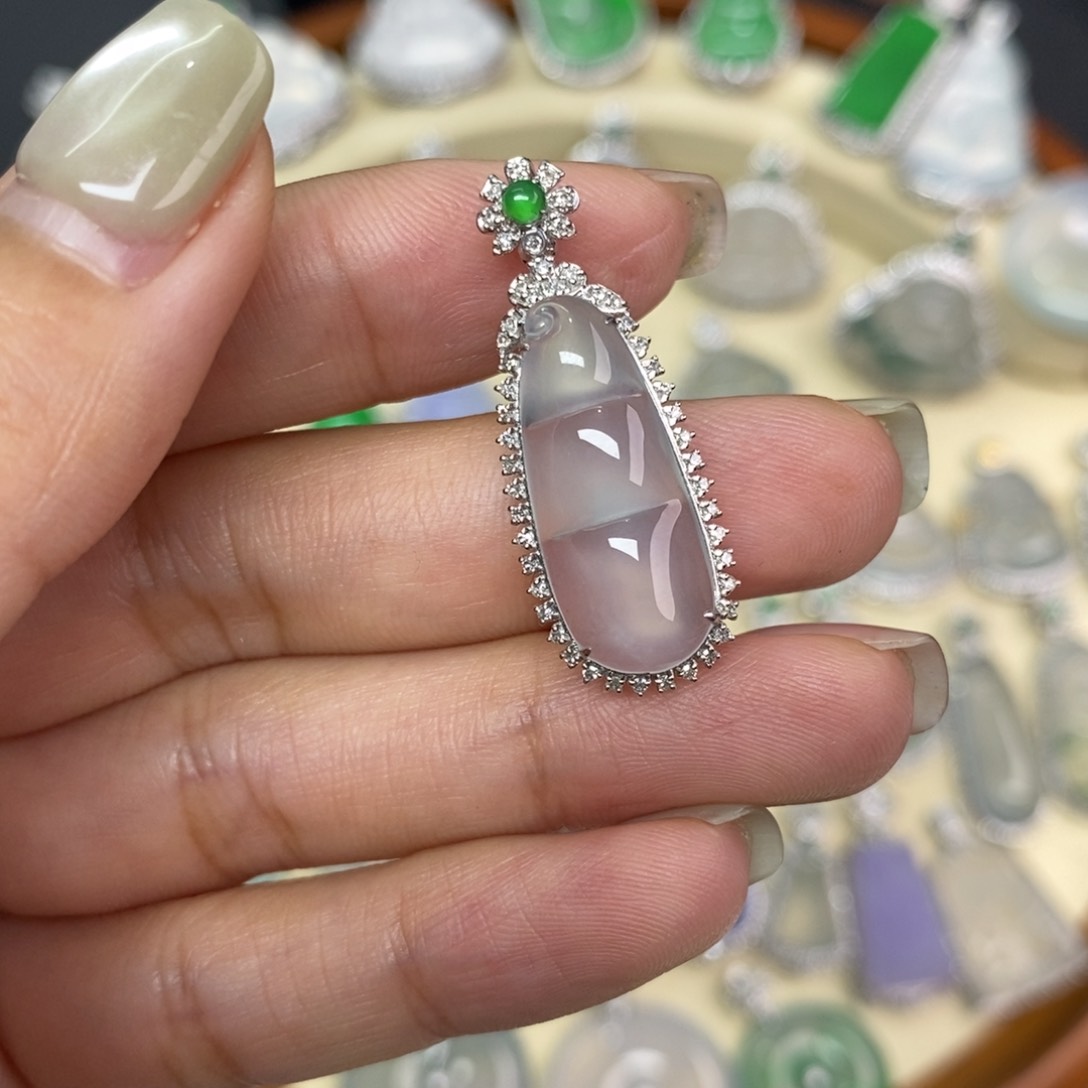 翡翠颈饰18K金镶嵌A货翡翠