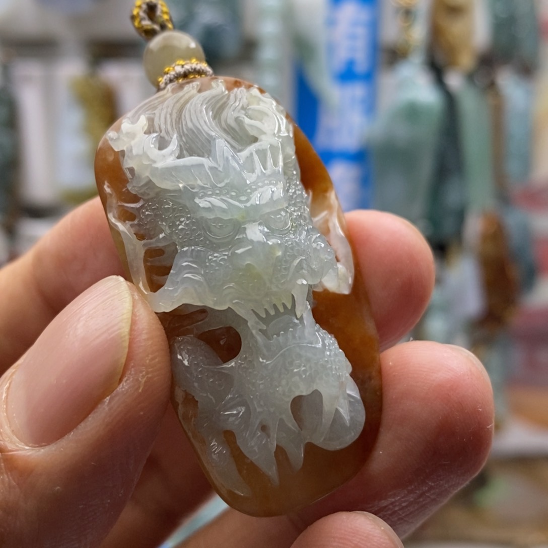 翡翠颈饰未镶嵌龙