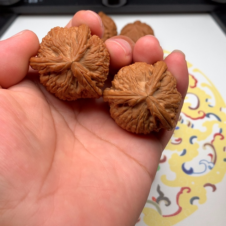 文玩核桃把件白奔