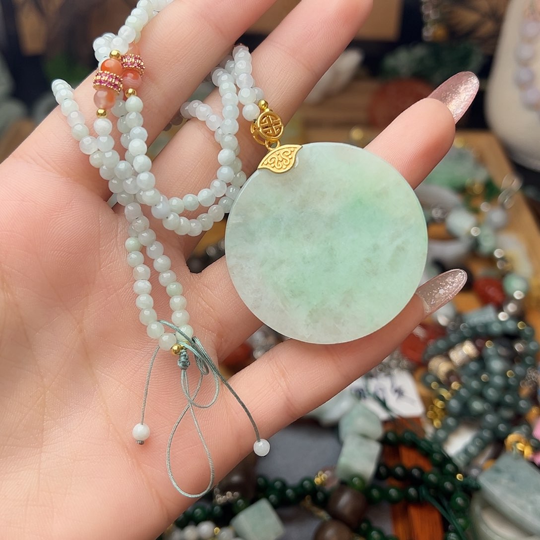 翡翠吊坠(赠链)未镶嵌吊坠