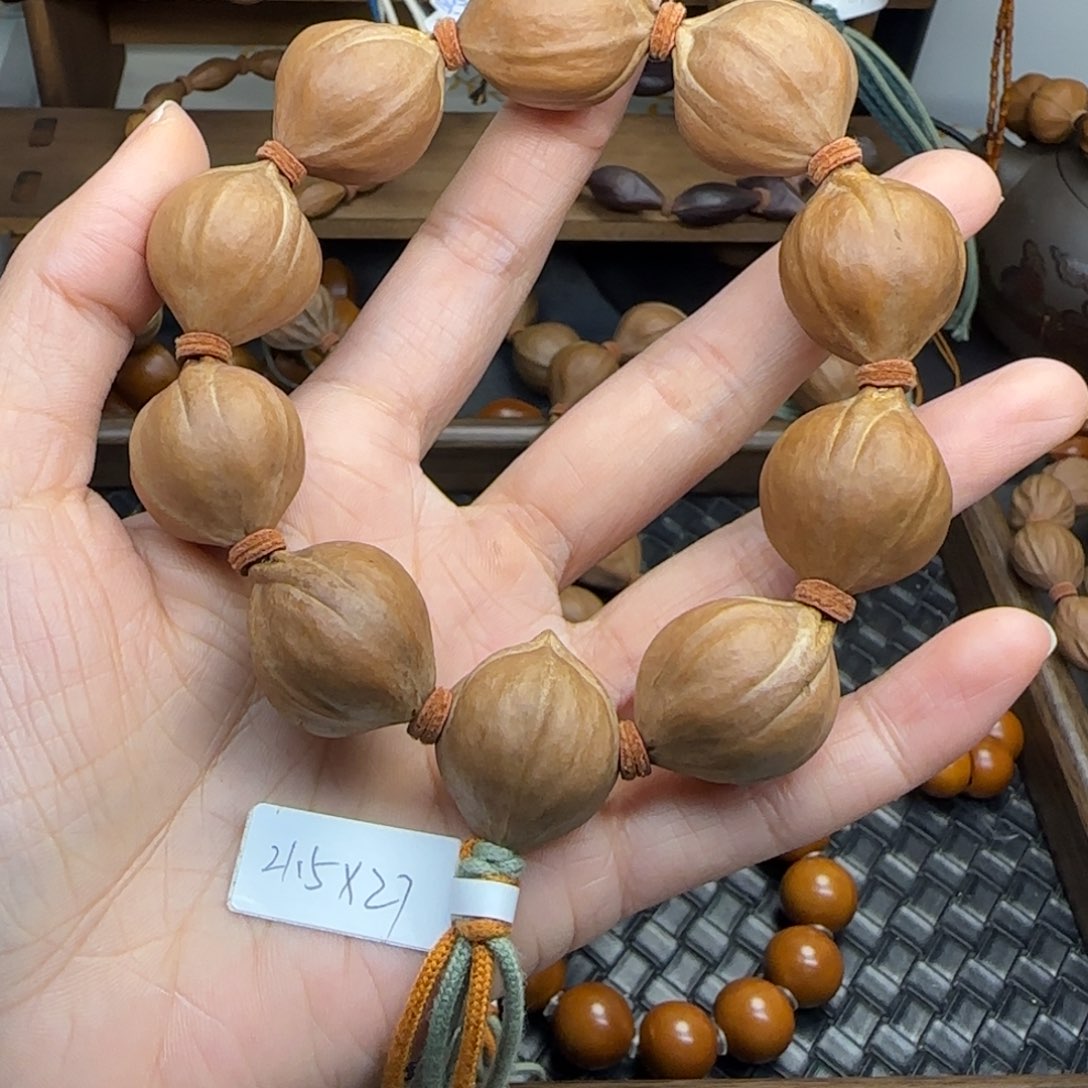 手串橄榄核09。2.15*2.7三花