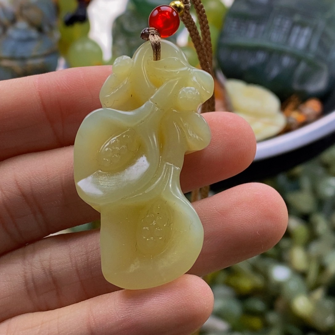 蛇纹石玉颈饰未镶嵌