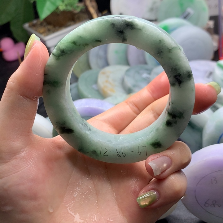 未镶嵌手镯定制翡翠