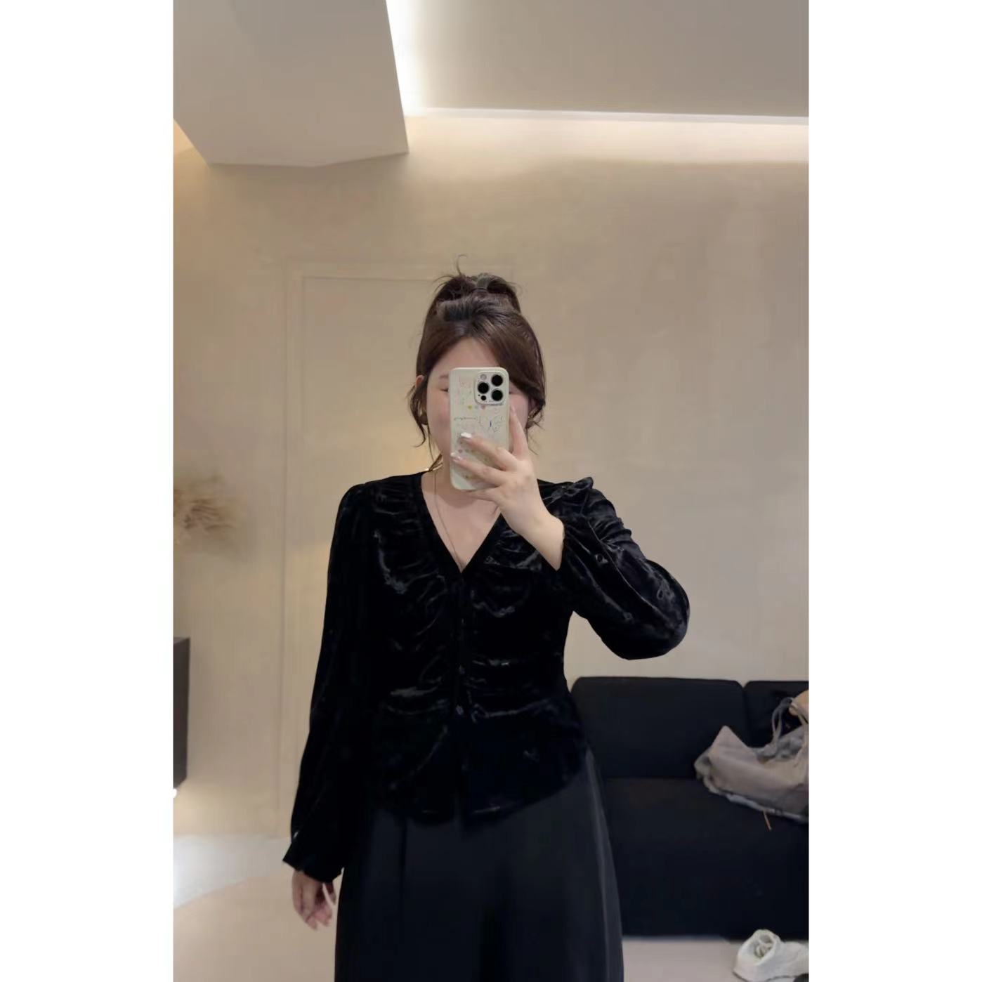 晶咕【港风女郎】复古丝绒V领褶皱优雅小衫显瘦气质长袖时尚