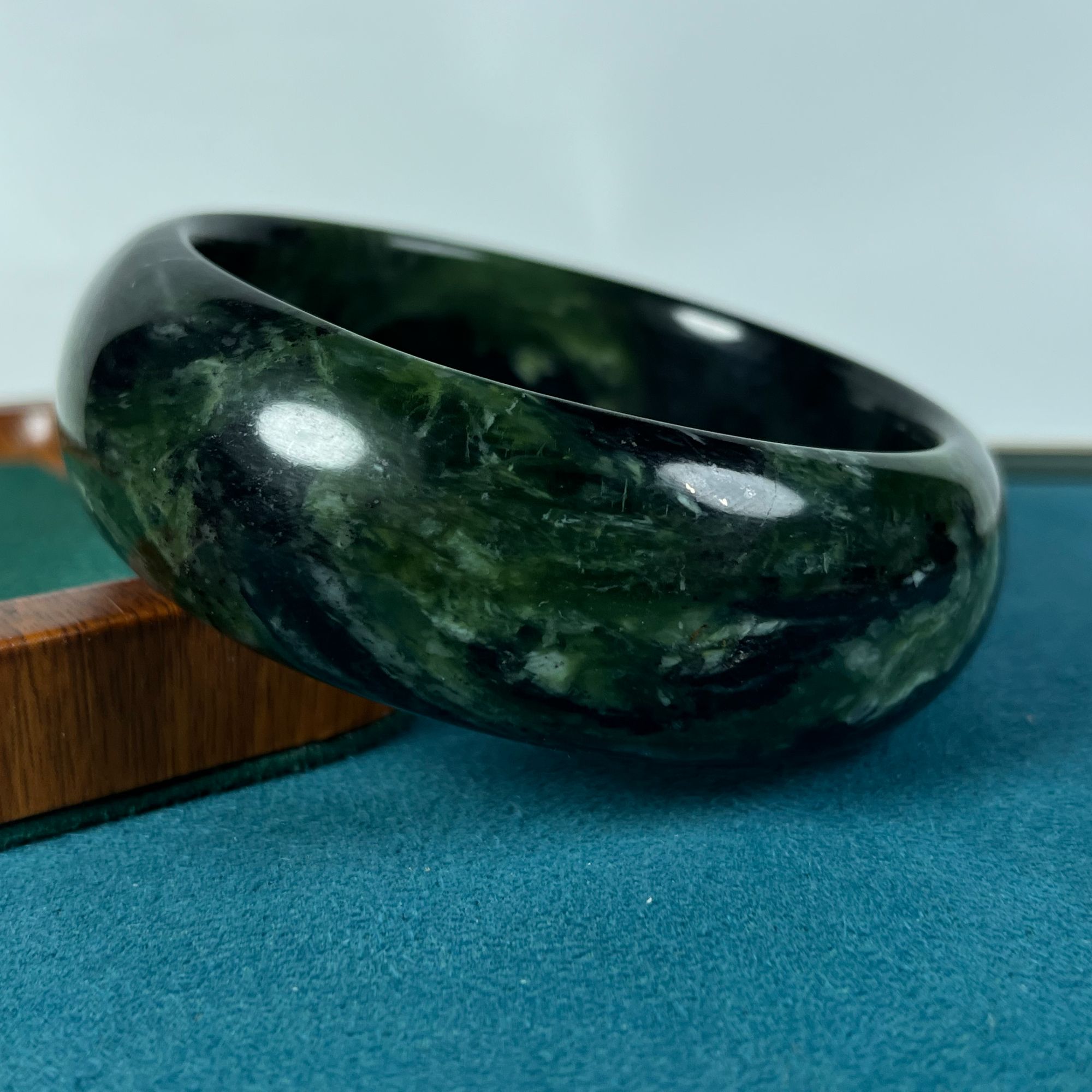 天然西藏藏玉药王石加宽冰翠飘花轮胎手镯