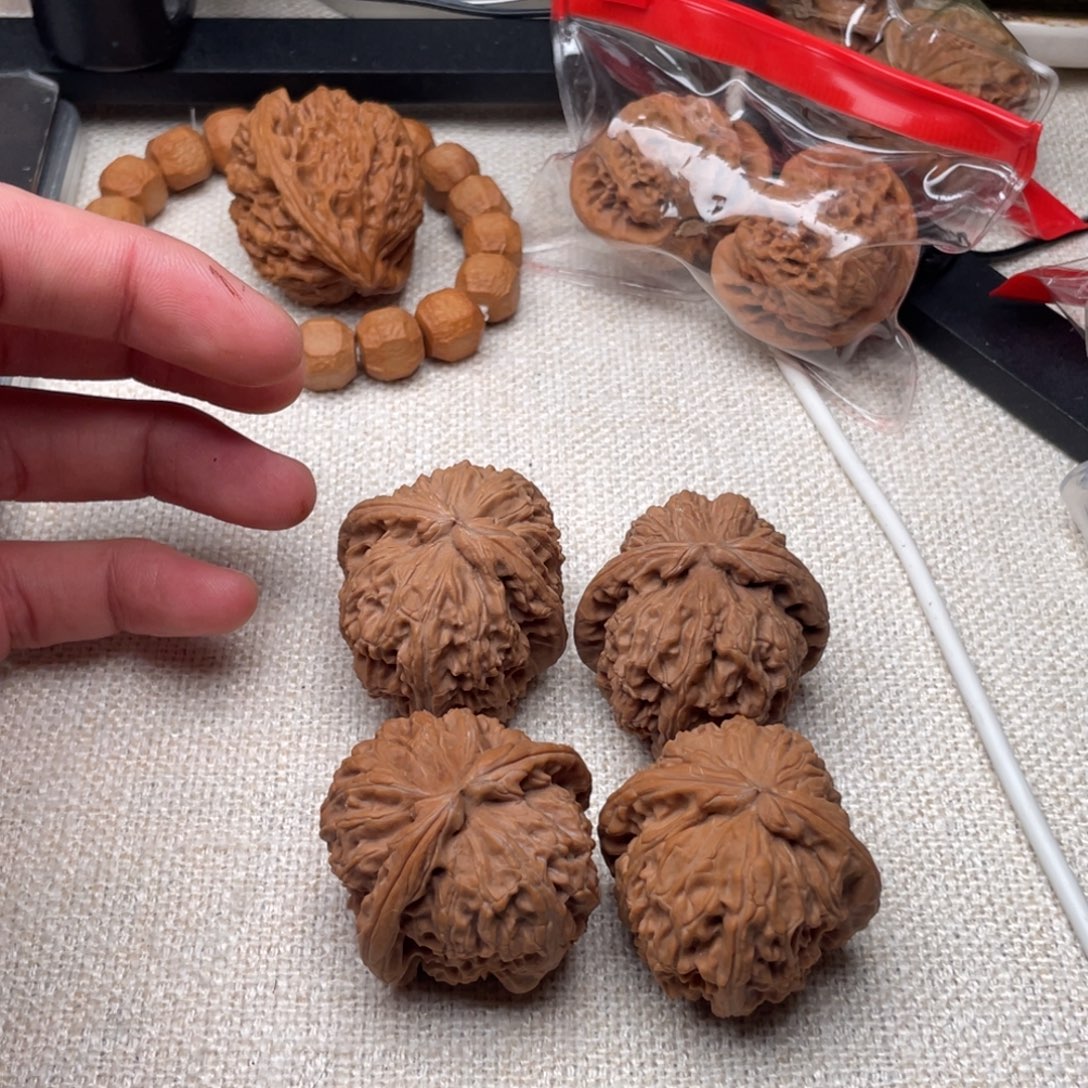 雨***了文玩核桃把件球白