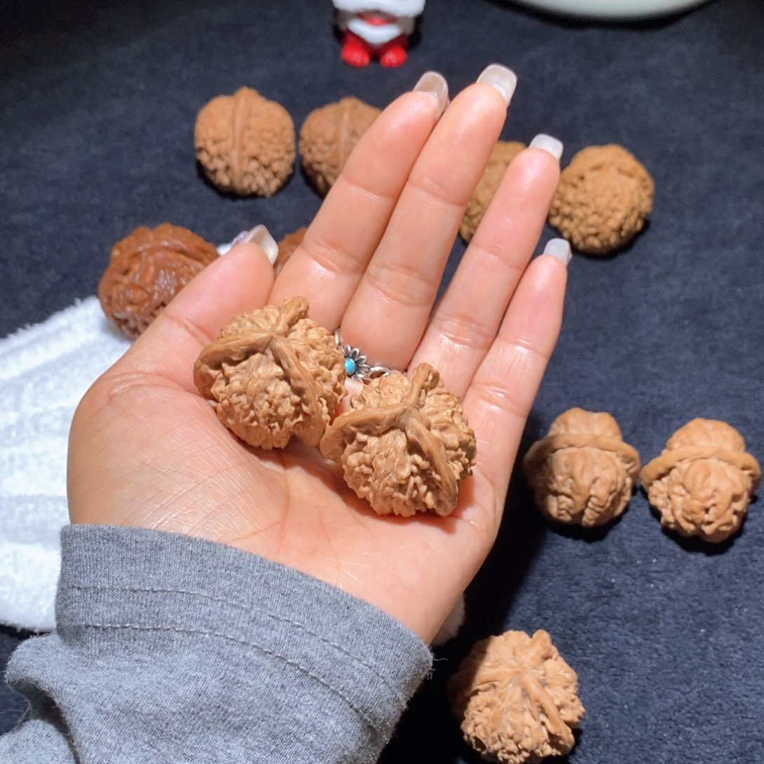 文玩核桃吊坠盘山三棱 全