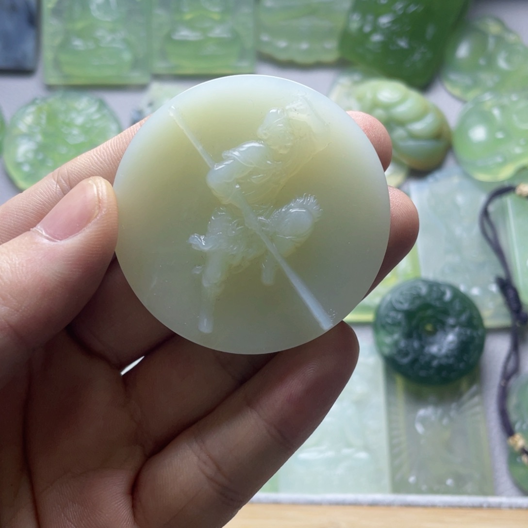 蛇纹石玉颈饰未镶嵌