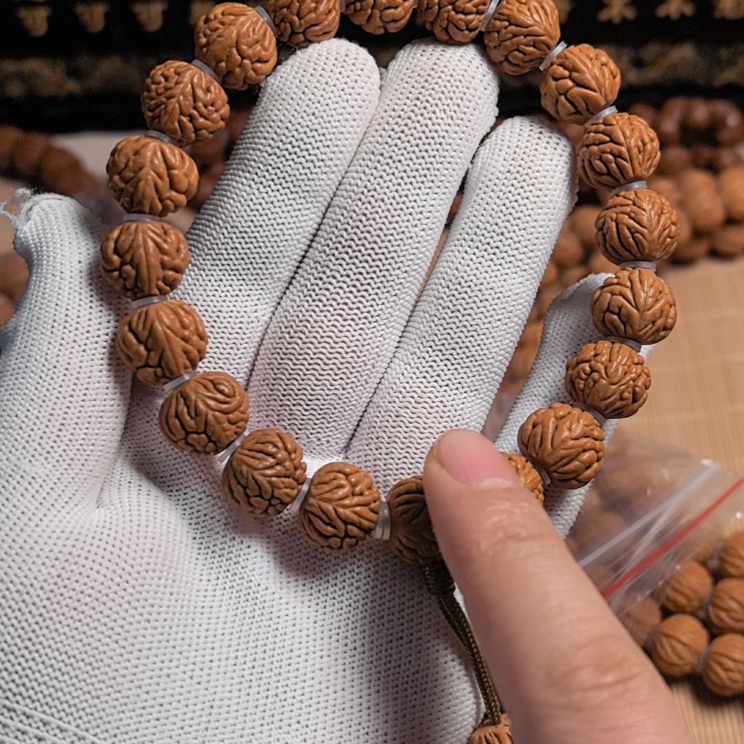 吊坠桃核豹子头手持