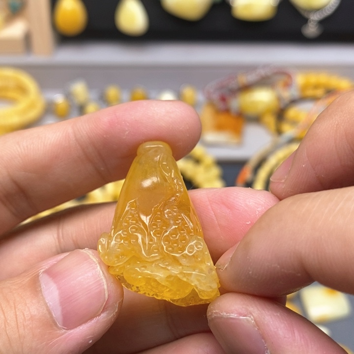 未镶嵌琥珀珠宝奇石