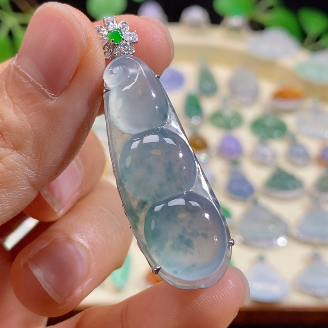 翡翠18K金镶嵌颈饰