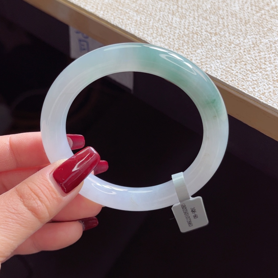 翡翠手镯未镶嵌手镯