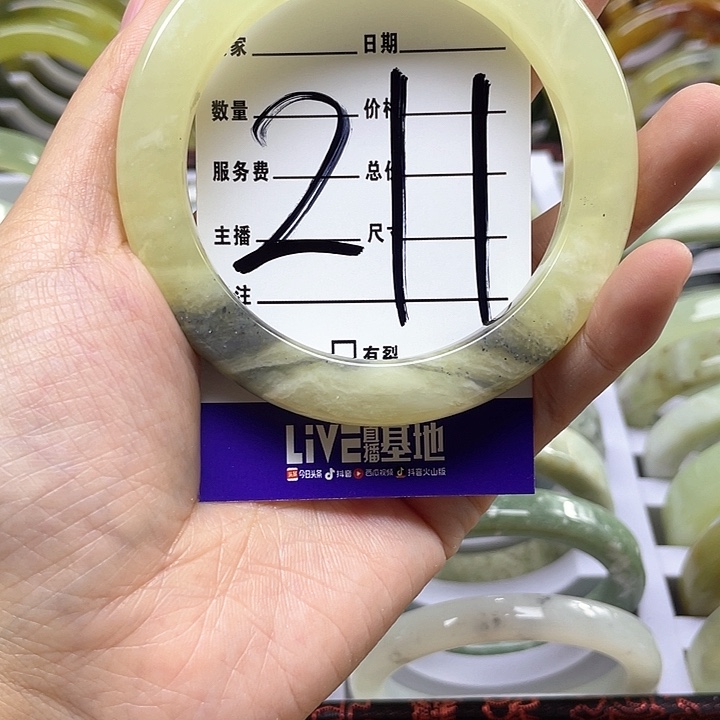 蛇纹石玉手镯合金我****贝