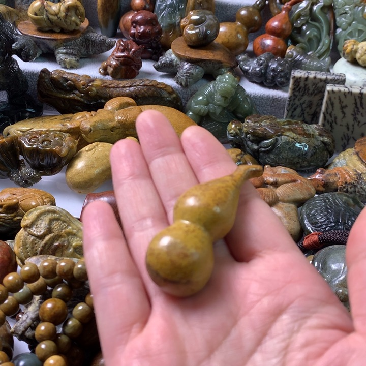 未镶嵌岫岩河磨玉（透闪石质玉）把件