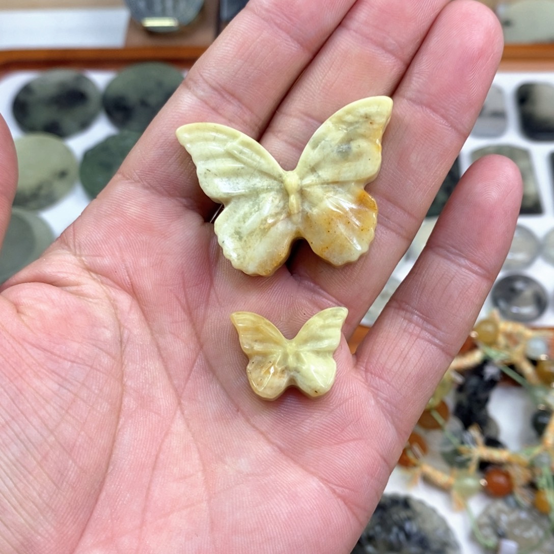 岫玉未镶嵌颈饰不配绳 岫玉蝴蝶
