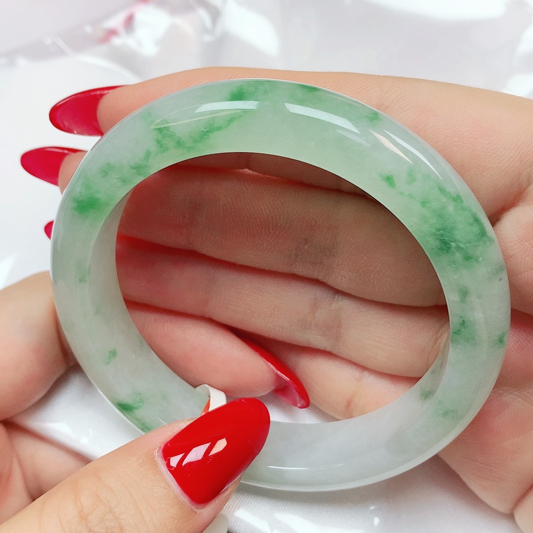 翡翠手镯未镶嵌抖音731