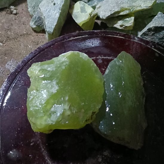 蛇纹石玉未镶嵌珠宝奇石