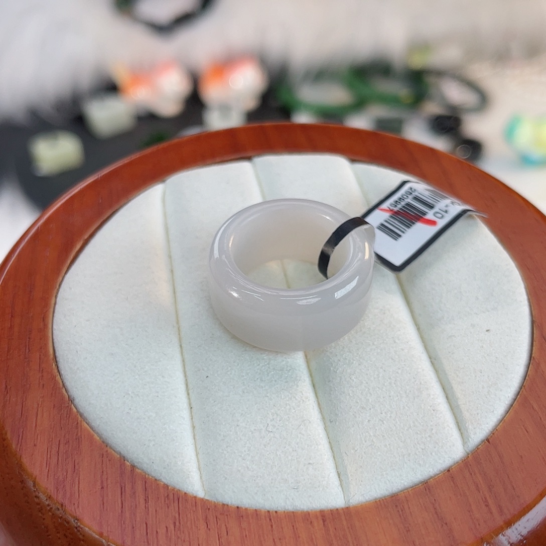 和田玉未镶嵌戒指l35。粉紫圆切。17。不退换