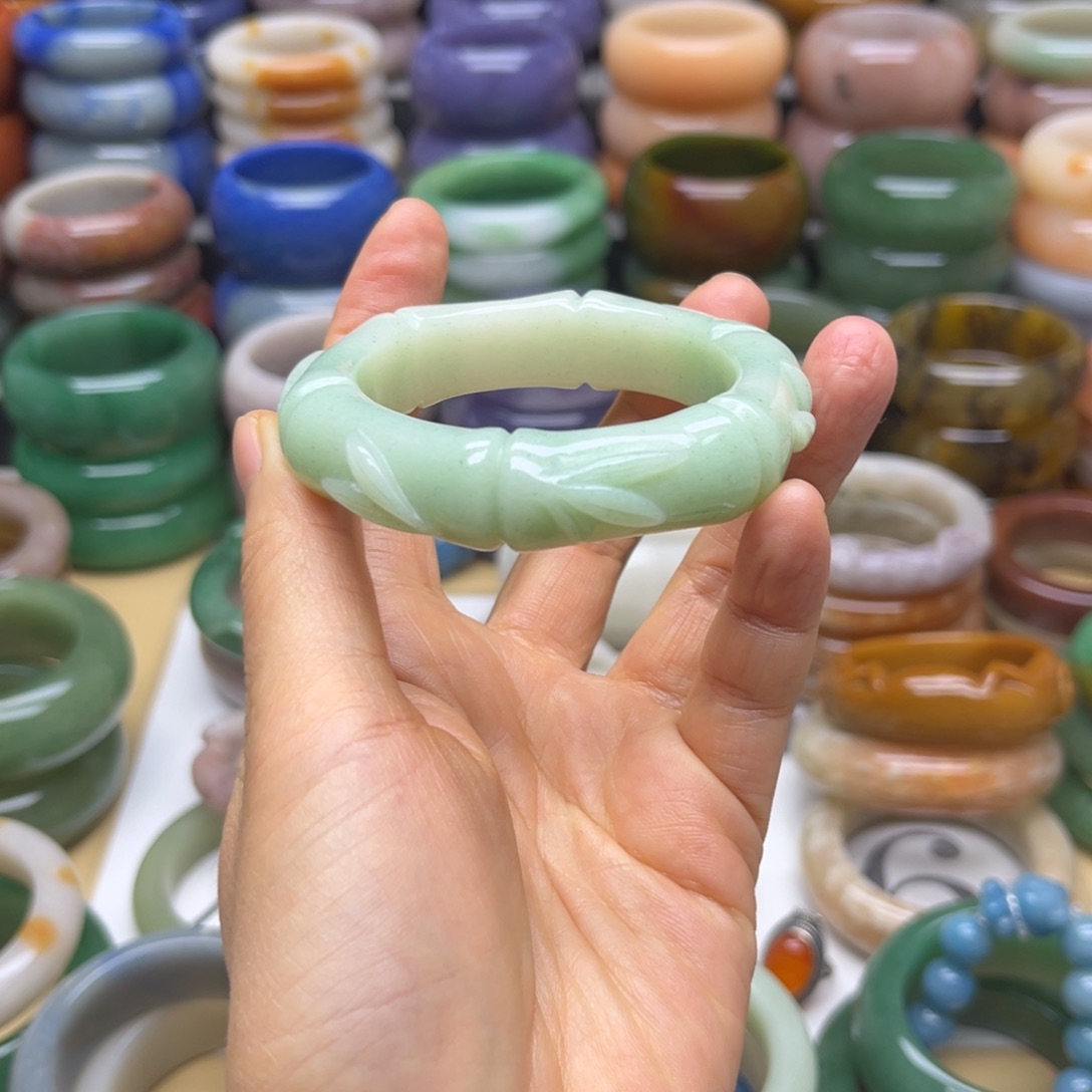 心***光石英质玉未镶嵌手镯