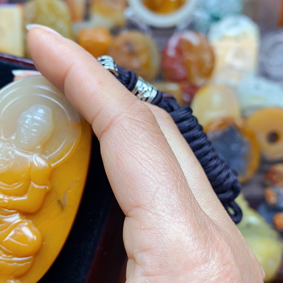 石英质玉（黄龙玉）未镶嵌颈饰