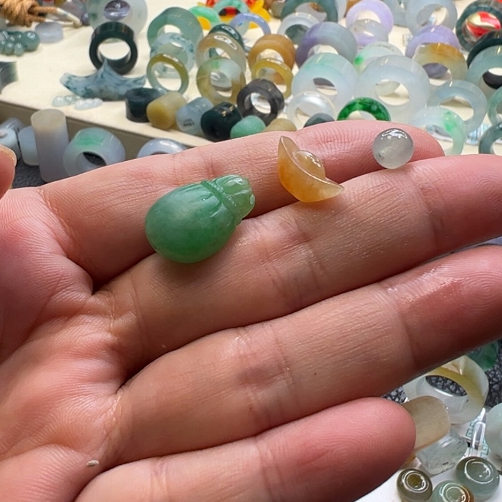 定制翡翠未镶嵌翡翠小挂饰