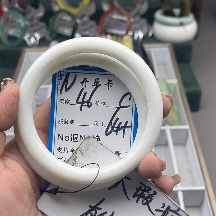 蛇纹石玉未镶嵌手镯