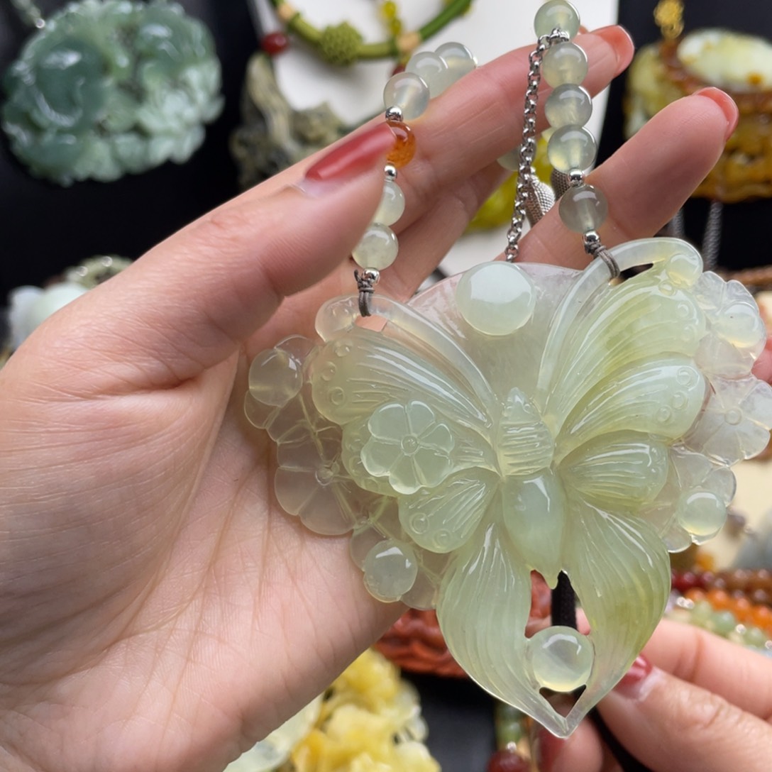 未镶嵌蛇纹石玉颈饰