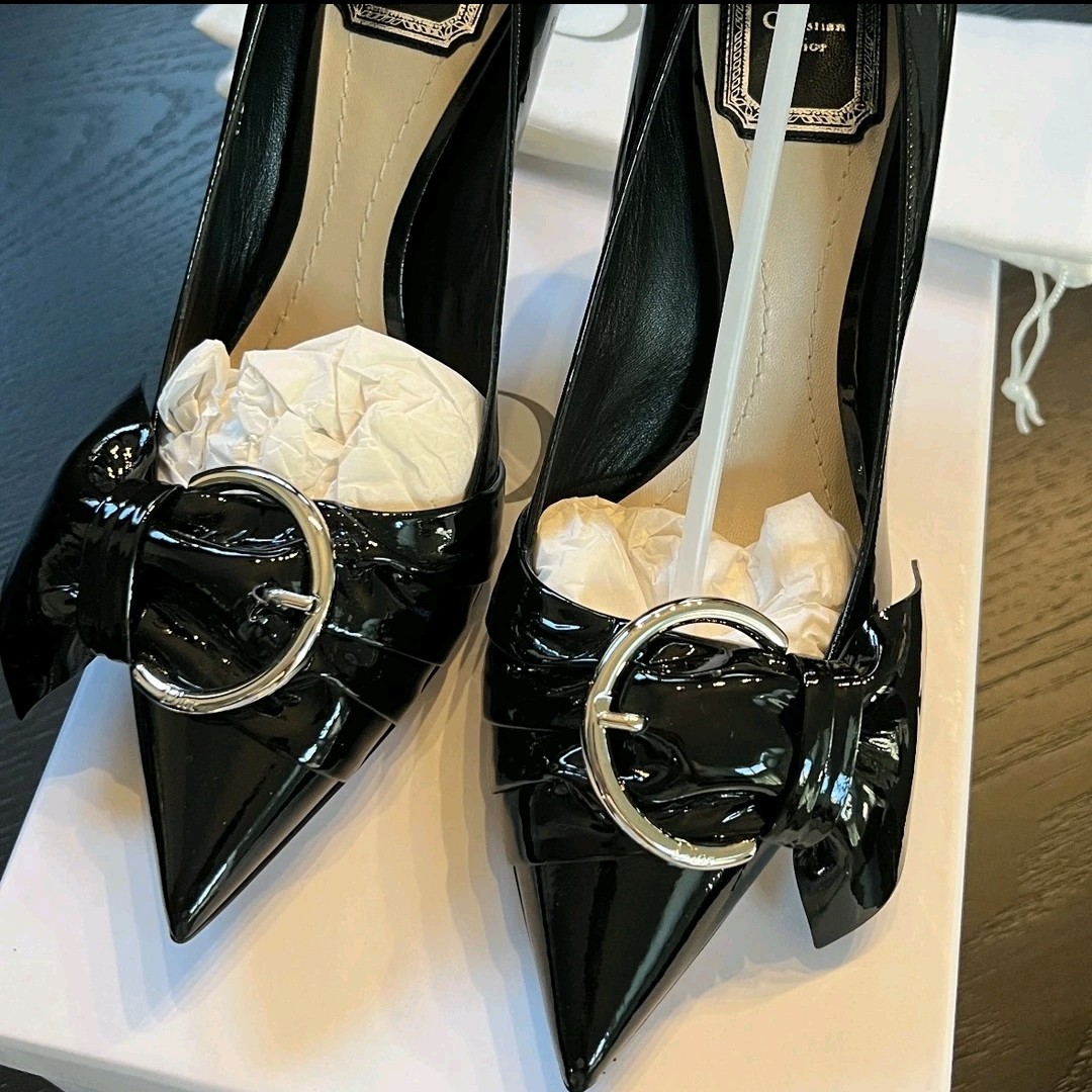 未使用 DIOR/迪奥  黑色调节扣尖头高跟鞋35码