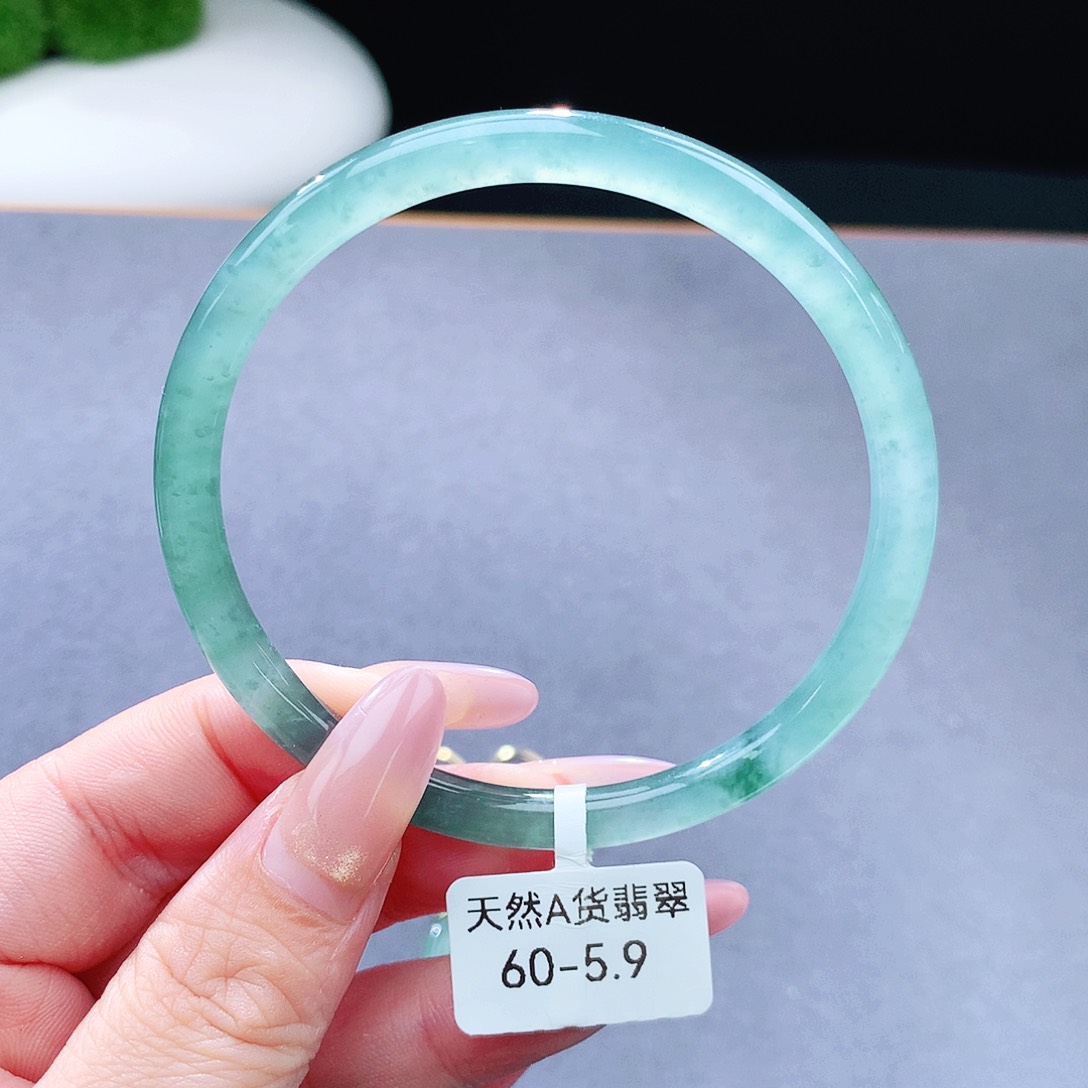 未镶嵌手镯（圆镯）翡翠